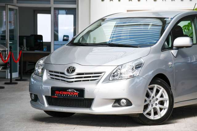 TOYOTA Verso Executive Automatik Kamera 7Sitzer 1.Hand Ansicht 30 für Fahrzeugdetailseite