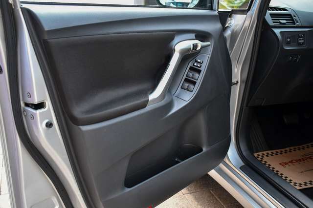 TOYOTA Verso Executive Automatik Kamera 7Sitzer 1.Hand Ansicht 7 für Fahrzeugdetailseite
