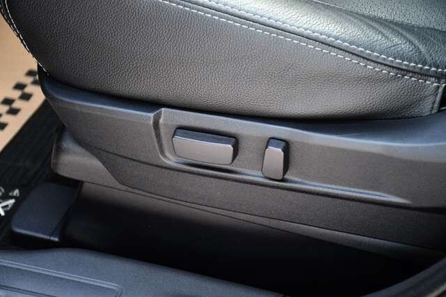 MITSUBISHI Outlander ClearTec Instyle 4WD Navi Kam 7 Sitzer Ansicht 12 für Fahrzeugdetailseite