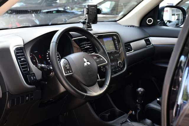 MITSUBISHI Outlander ClearTec Instyle 4WD Navi Kam 7 Sitzer Ansicht 13 für Fahrzeugdetailseite