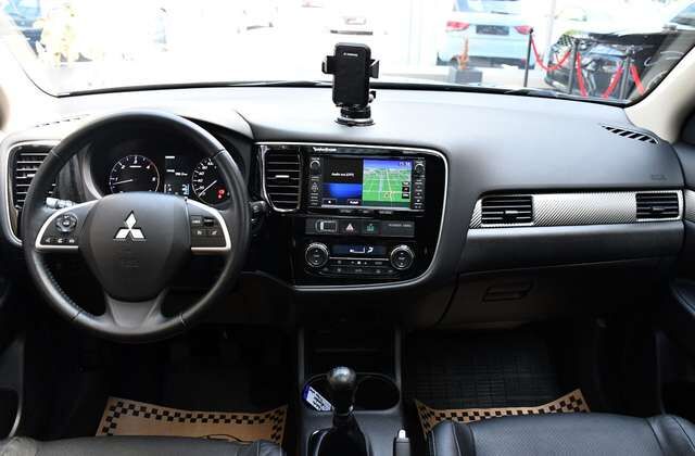 MITSUBISHI Outlander ClearTec Instyle 4WD Navi Kam 7 Sitzer Ansicht 14 für Fahrzeugdetailseite
