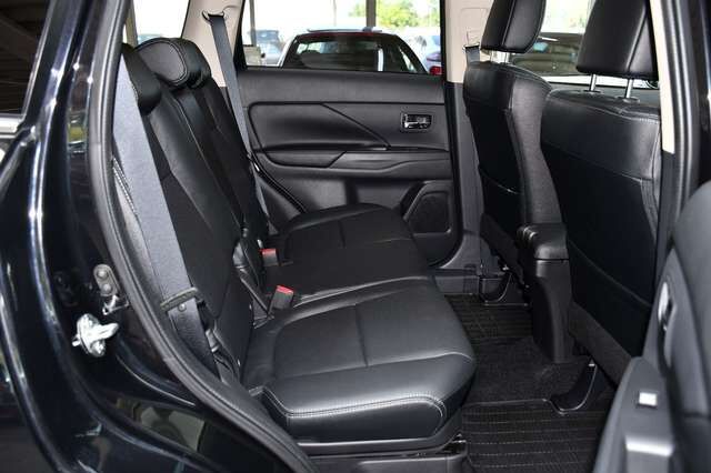 MITSUBISHI Outlander ClearTec Instyle 4WD Navi Kam 7 Sitzer Ansicht 23 für Fahrzeugdetailseite