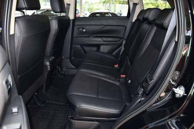 MITSUBISHI Outlander ClearTec Instyle 4WD Navi Kam 7 Sitzer Ansicht 26 für Fahrzeugdetailseite