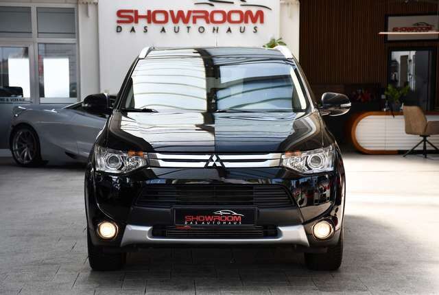 MITSUBISHI Outlander ClearTec Instyle 4WD Navi Kam 7 Sitzer Ansicht 4 für Fahrzeugdetailseite
