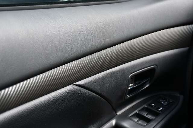 MITSUBISHI Outlander ClearTec Instyle 4WD Navi Kam 7 Sitzer Ansicht 8 für Fahrzeugdetailseite