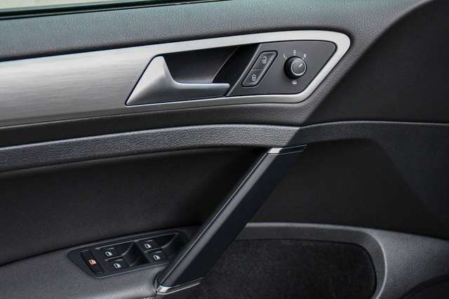 VW Golf VII Lim. Comfortline BlueTDI DSG ACC 1.Hand Ansicht 8 für Fahrzeugdetailseite