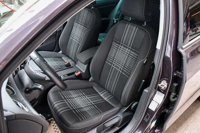 VW Golf VII Lim. Lounge Standheiz. PDC Rentner 2.Hd Ansicht 10 für Fahrzeugdetailseite