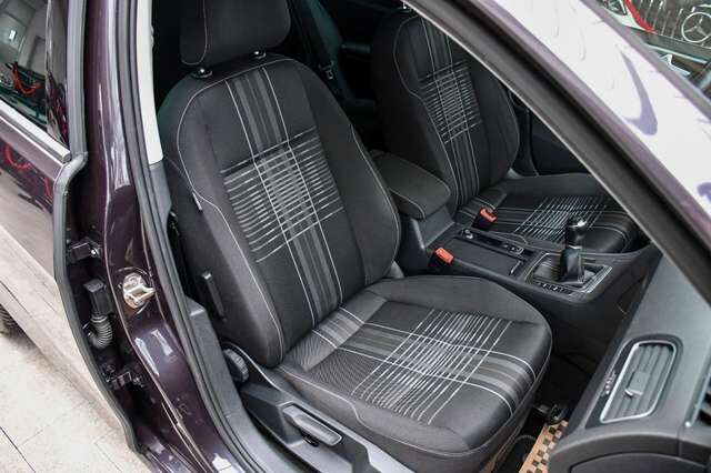 VW Golf VII Lim. Lounge Standheiz. PDC Rentner 2.Hd Ansicht 11 für Fahrzeugdetailseite