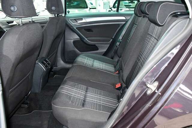 VW Golf VII Lim. Lounge Standheiz. PDC Rentner 2.Hd Ansicht 12 für Fahrzeugdetailseite
