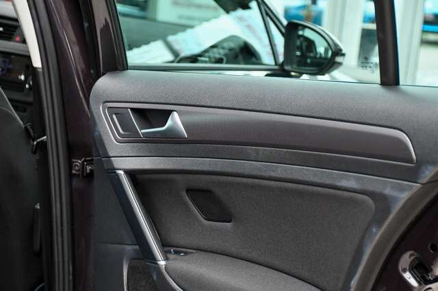 VW Golf VII Lim. Lounge Standheiz. PDC Rentner 2.Hd Ansicht 14 für Fahrzeugdetailseite