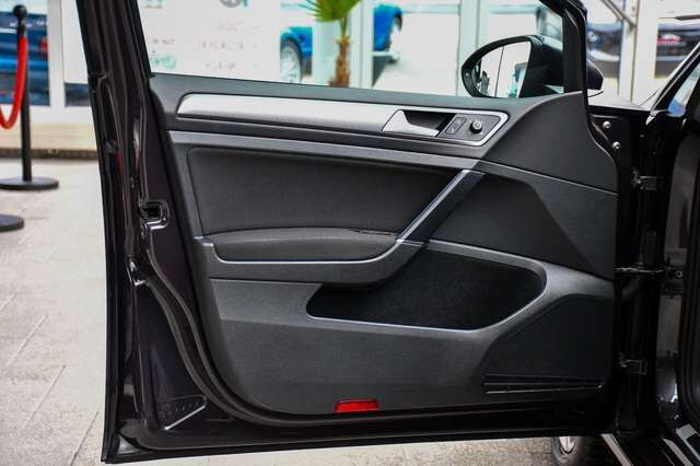 VW Golf VII Lim. Lounge Standheiz. PDC Rentner 2.Hd Ansicht 7 für Fahrzeugdetailseite