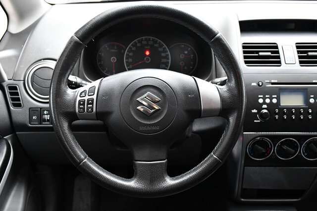 SUZUKI SX4 Diesel 2.0 DDiS 4WD Allrad Comfort Keyless Ansicht 16 für Fahrzeugdetailseite