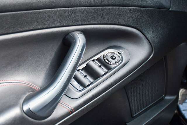 FORD Mondeo Lim. Titanium S 2.0 203 PS Automatik PDC Ansicht 9 für Fahrzeugdetailseite