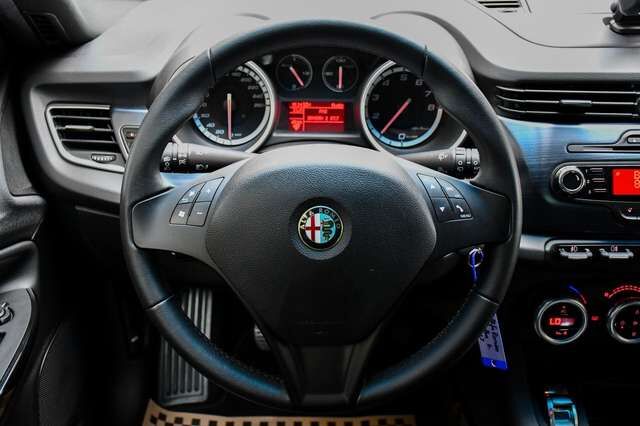 ALFA ROMEO Giulietta Turismo Sportpaket Brembo Perleffekt Ansicht 18 für Fahrzeugdetailseite