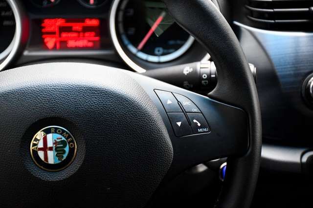 ALFA ROMEO Giulietta Turismo Sportpaket Brembo Perleffekt Ansicht 20 für Fahrzeugdetailseite