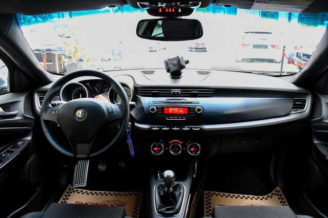 ALFA ROMEO Giulietta Turismo Sportpaket Brembo Perleffekt Ansicht 21 für Fahrzeugdetailseite