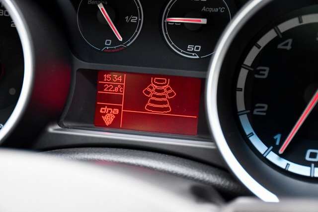 ALFA ROMEO Giulietta Turismo Sportpaket Brembo Perleffekt Ansicht 28 für Fahrzeugdetailseite