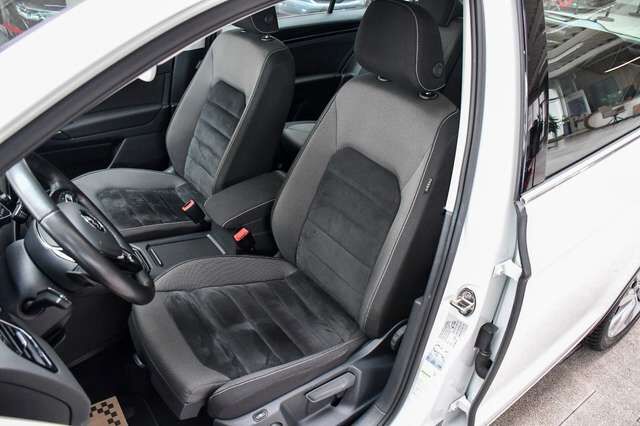 VW Golf Sportsvan VII Highline BMT 40tkm! Ansicht 12 für Fahrzeugdetailseite