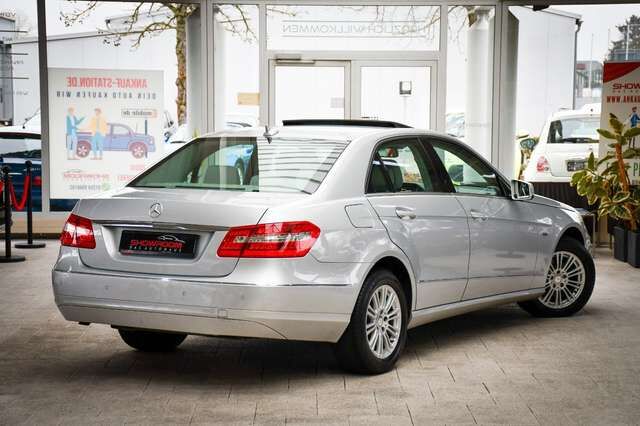 MERCEDES-BENZ E220 cdi Limousine Elegance Aut. 2.Hand Rentner Ansicht 2 für Fahrzeugdetailseite
