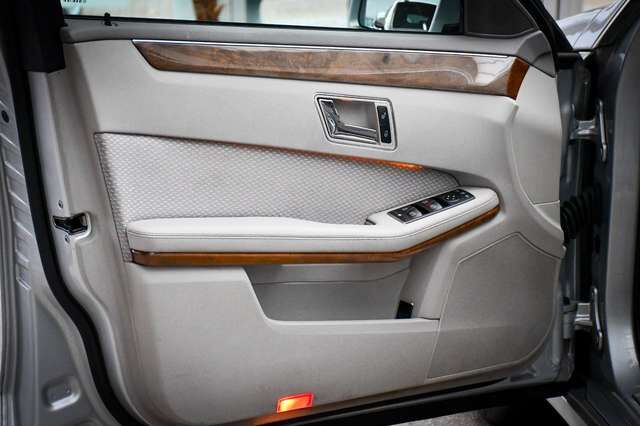 MERCEDES-BENZ E220 cdi Limousine Elegance Aut. 2.Hand Rentner Ansicht 7 für Fahrzeugdetailseite