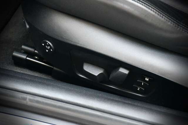 BMW M3 Coupe V8 Handschalter M Drive Shadow-Line Ansicht 10 für Fahrzeugdetailseite