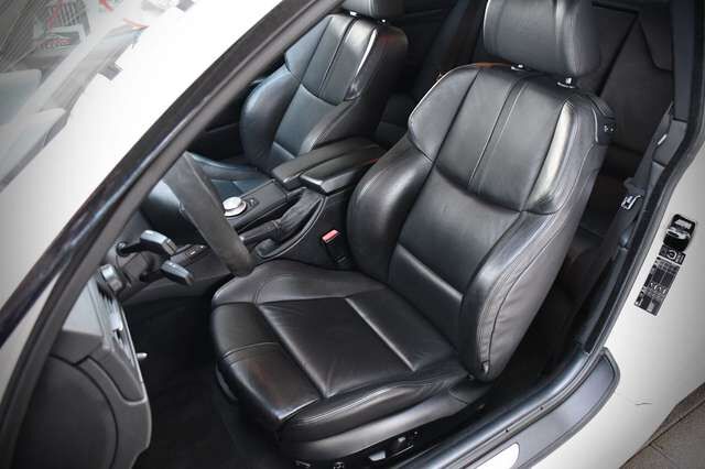 BMW M3 Coupe V8 Handschalter M Drive Shadow-Line Ansicht 7 für Fahrzeugdetailseite