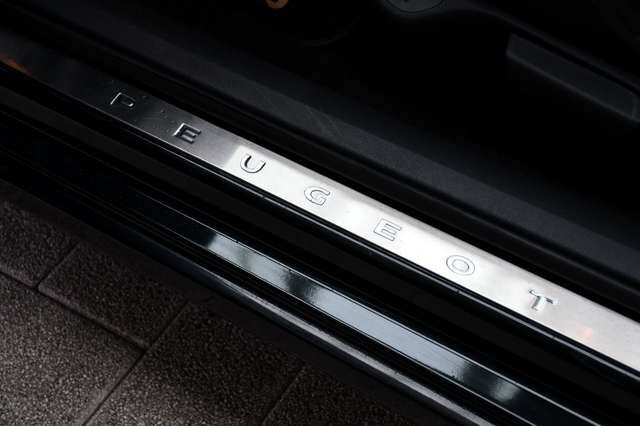 PEUGEOT 308 CC Cabrio Premium 1.Hand Leder PDC v&h Klima Ansicht 13 für Fahrzeugdetailseite