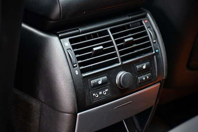 BMW X5 4.4i Sport-Paket Exklusiv-Leder Pano Xenon DE Ansicht 18 für Fahrzeugdetailseite