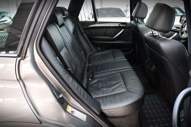BMW X5 4.4i Sport-Paket Exklusiv-Leder Pano Xenon DE Ansicht 19 für Fahrzeugdetailseite