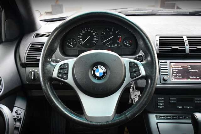 BMW X5 4.4i Sport-Paket Exklusiv-Leder Pano Xenon DE Ansicht 22 für Fahrzeugdetailseite