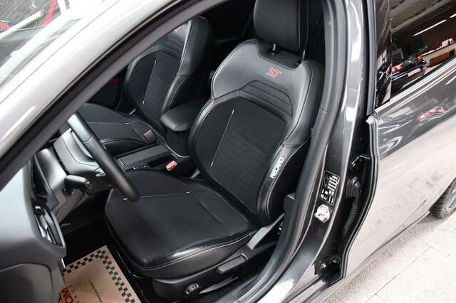 FORD Focus Lim. ST Recaro Design-Paket 1.Hand 68tkm! Ansicht 10 für Fahrzeugdetailseite