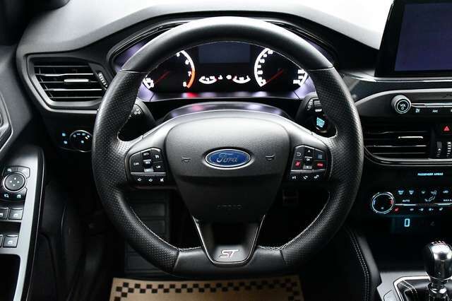 FORD Focus Lim. ST Recaro Design-Paket 1.Hand 68tkm! Ansicht 15 für Fahrzeugdetailseite