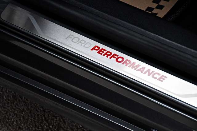 FORD Focus Lim. ST Recaro Design-Paket 1.Hand 68tkm! Ansicht 8 für Fahrzeugdetailseite