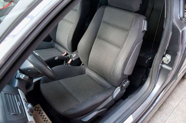 OPEL Astra H GTC Sport OPC Line Sitzheizung PDC Ansicht 11 für Fahrzeugdetailseite