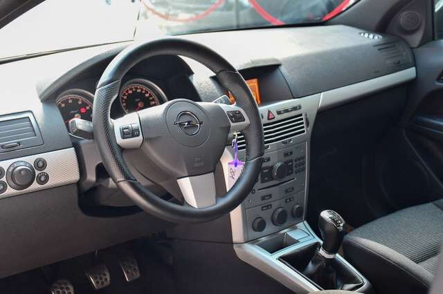 OPEL Astra H GTC Sport OPC Line Sitzheizung PDC Ansicht 16 für Fahrzeugdetailseite