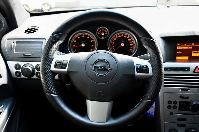 OPEL Astra H GTC Sport OPC Line Sitzheizung PDC Ansicht 17 für Fahrzeugdetailseite
