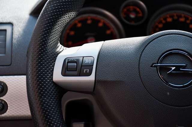 OPEL Astra H GTC Sport OPC Line Sitzheizung PDC Ansicht 18 für Fahrzeugdetailseite