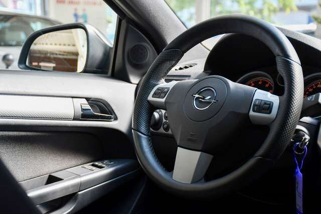 OPEL Astra H GTC Sport OPC Line Sitzheizung PDC Ansicht 21 für Fahrzeugdetailseite