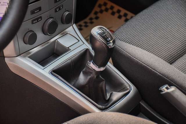 OPEL Astra H GTC Sport OPC Line Sitzheizung PDC Ansicht 23 für Fahrzeugdetailseite