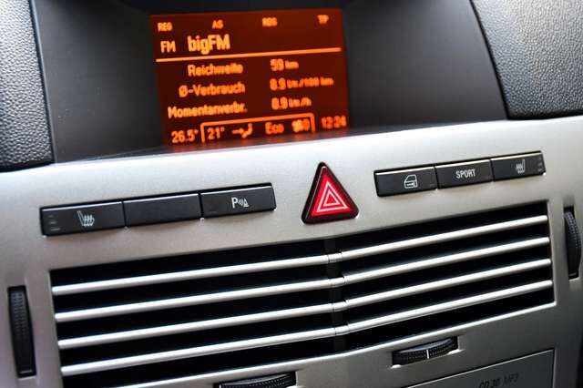 OPEL Astra H GTC Sport OPC Line Sitzheizung PDC Ansicht 28 für Fahrzeugdetailseite