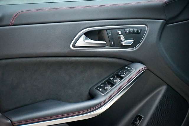 MERCEDES-BENZ Sonstige CLA 45 AMG SB 4Matic Performance AMG Pano Harman Ansicht 8 für Fahrzeugdetailseite