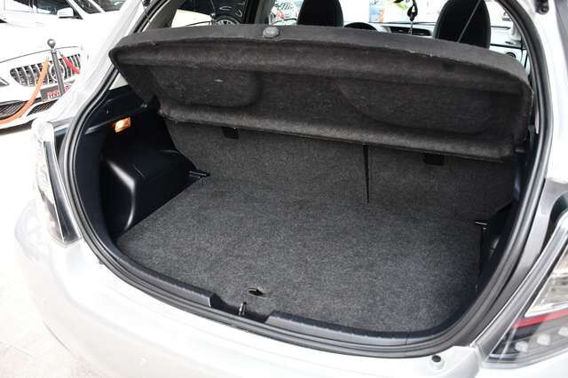 TOYOTA Yaris Hybrid Club Lounge Navi Shz 49tkm Ansicht 18 für Fahrzeugdetailseite