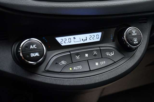 TOYOTA Yaris Hybrid Club Lounge Navi Shz 49tkm Ansicht 20 für Fahrzeugdetailseite