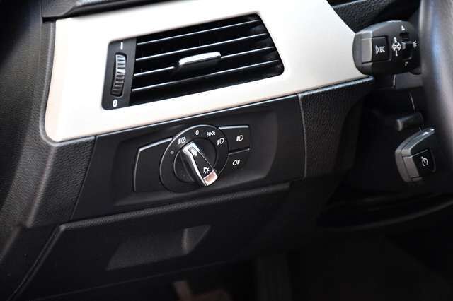 BMW 325 i Cabrio 3.0l 6Zylinder N53 Navi Leder Memory Ansicht 10 für Fahrzeugdetailseite