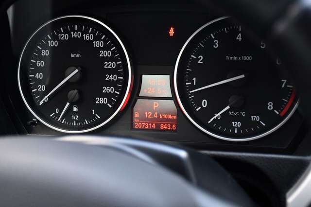 BMW 325 i Cabrio 3.0l 6Zylinder N53 Navi Leder Memory Ansicht 15 für Fahrzeugdetailseite