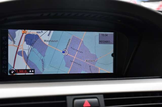 BMW 325 i Cabrio 3.0l 6Zylinder N53 Navi Leder Memory Ansicht 18 für Fahrzeugdetailseite