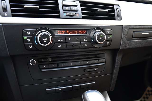 BMW 325 i Cabrio 3.0l 6Zylinder N53 Navi Leder Memory Ansicht 20 für Fahrzeugdetailseite