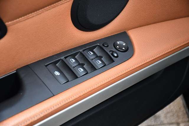 BMW 325 i Cabrio 3.0l 6Zylinder N53 Navi Leder Memory Ansicht 9 für Fahrzeugdetailseite