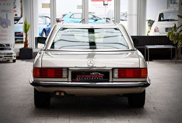 MERCEDES-BENZ 560 SL R107 Smoke Silver Brazil 5,6-Liter-V8 M117 Ansicht 10 für Fahrzeugdetailseite