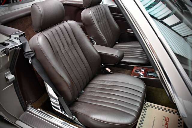 MERCEDES-BENZ 560 SL R107 Smoke Silver Brazil 5,6-Liter-V8 M117 Ansicht 13 für Fahrzeugdetailseite